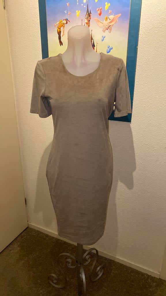 Nieuw mooi jurkje maat 36 merk Stroke, Kleding | Dames, Jurken, Ophalen of Verzenden, Nieuw, Maat 36 (S), Beige