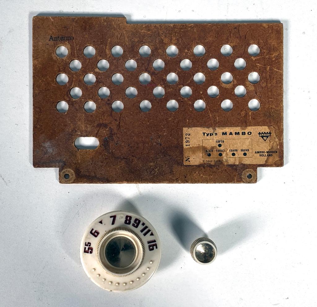 Amroh Mambo knoppen en achterkant, Ophalen, Audio en Video