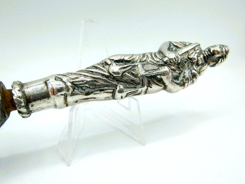 Mes met zilveren heft uit de 17e eeuw! Vrouwe Justitia., Ophalen of Verzenden, Zilver