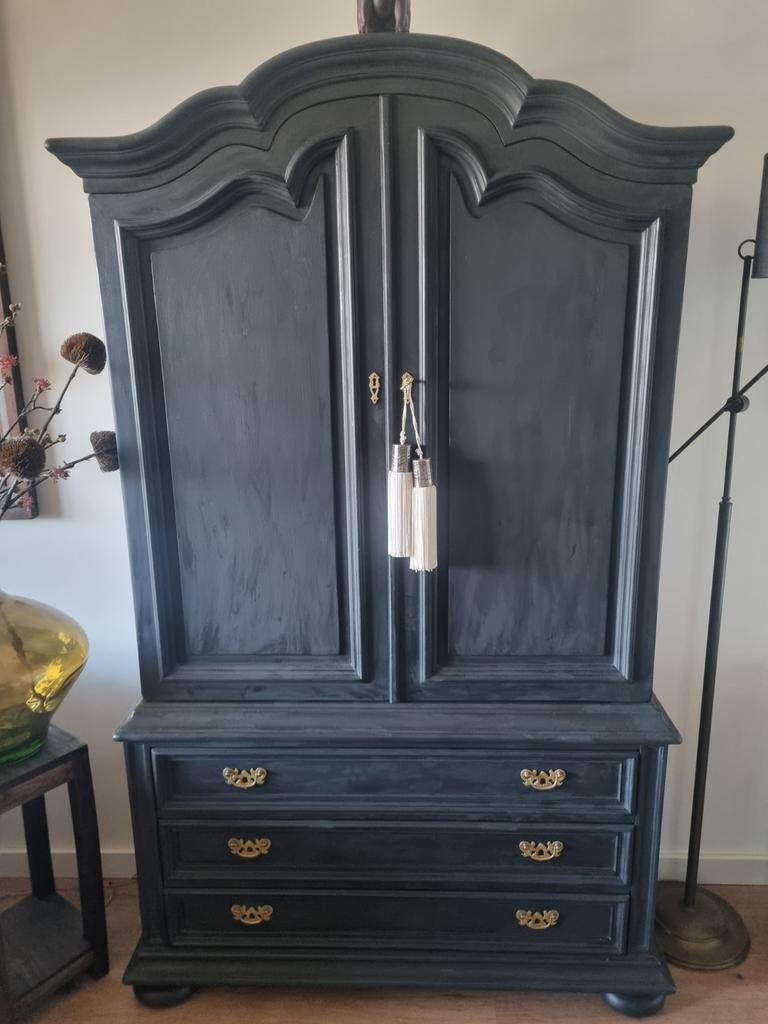 Zwarte buffetkast geverfd met kalkverf en gewaxt, Gebruikt, 100 tot 150 cm, 200 cm of meer, Overige houtsoorten