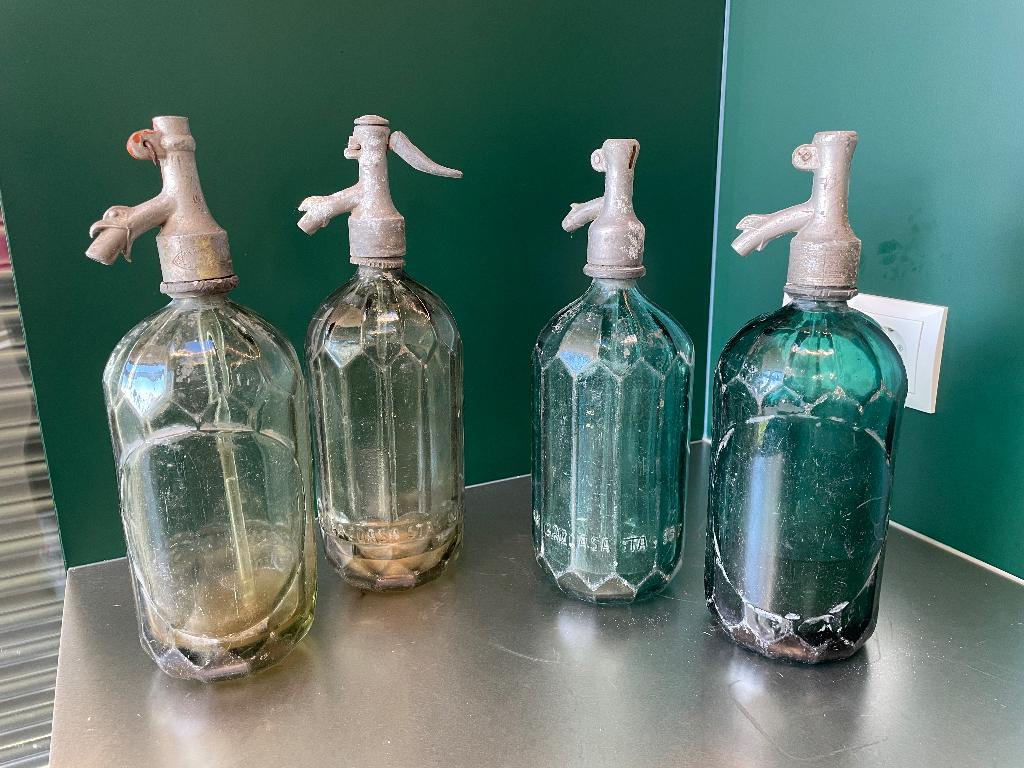 Set van 4 vintage sodaflessen met spuit – decoratief, Ophalen of Verzenden, Gebruikt