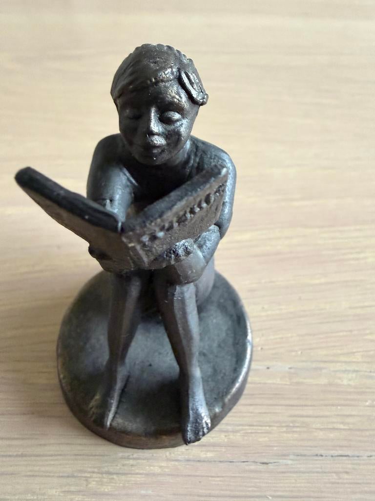 Bronzen beeldje 'Lezend Meisje' - Corry Ammerlaan, Ophalen of Verzenden
