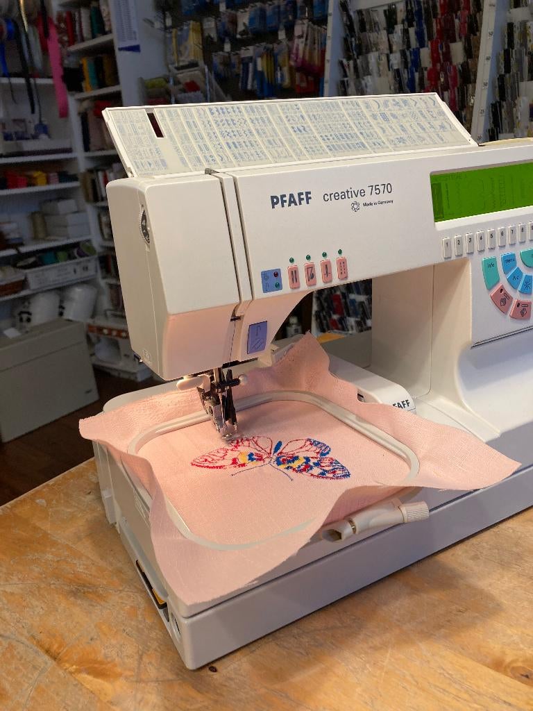 Pfaff 7570 Naai- en borduurmachine - ZEER COMPLEET, Hobby en Vrije tijd, Borduren en Borduurmachines, Gebruikt, Duitsland, Machineborduren