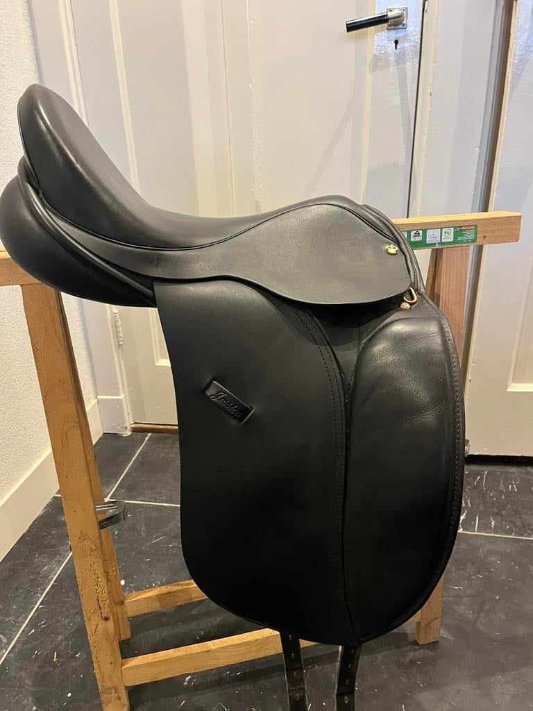 Dressuur zadel 17.5 inch, Ophalen, Zo goed als nieuw, Dressuur