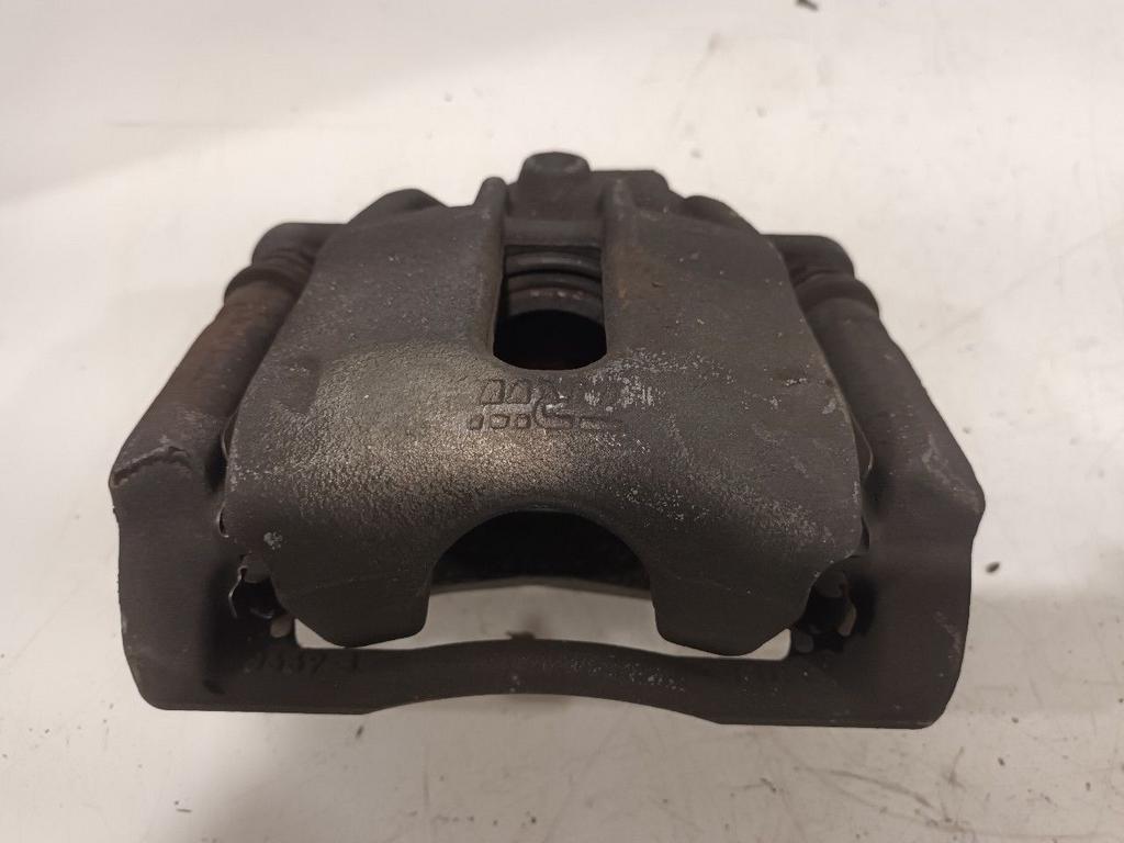 Remklauw rechts voor Renault Clio, Onderdelen@venauto.nl, Van der Ven Autorecycling B.V., Gebruikt, Ettenseweg 76, 4706 PB Roosendaal, The Netherlands