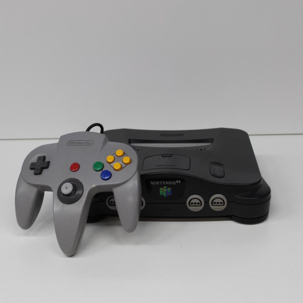 Nintendo 64 Grey incl. controller (pookje recht) en kabels, Nintendo, Zo goed als nieuw, Support@nintendo.com, 11-1 Hokotate-cho, Kamitoba, Minami-ku
Kyoto 601-8501
Japan