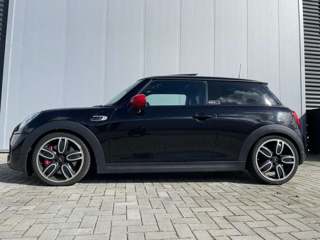 Mini 2.0 Cooper S 2016 chili serieus business midnight black, 1998 cc, Zwart, 4 stoelen, Handgeschakeld