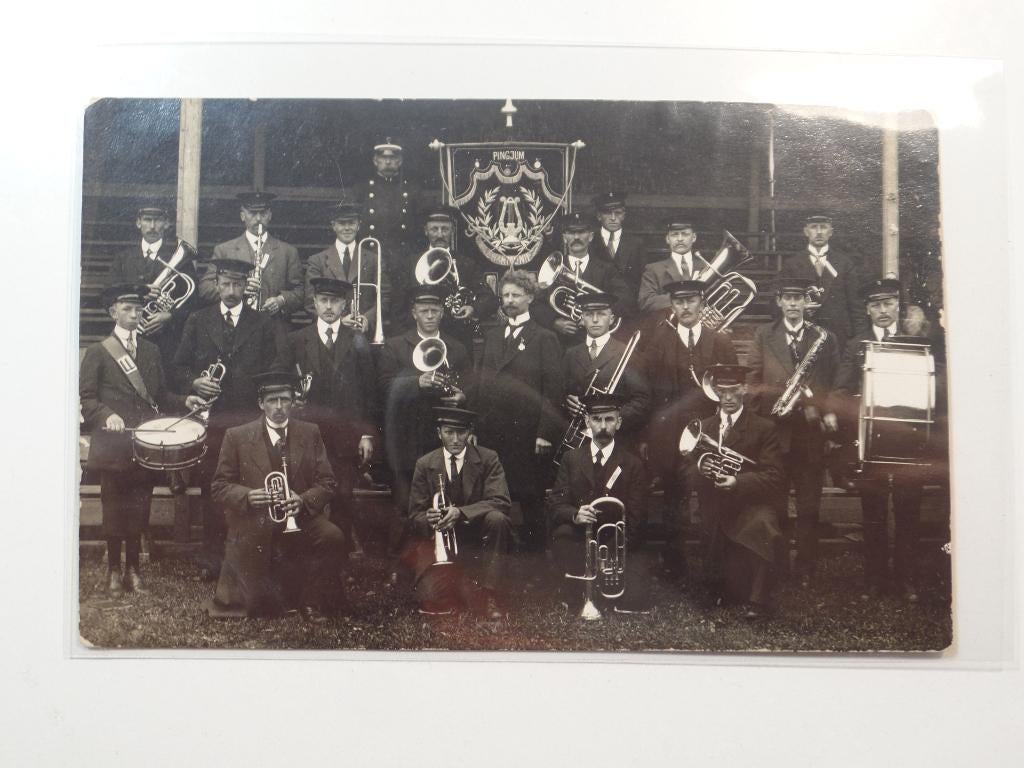 Fotokaart Pingjum korps / Fanfare, Verzenden, 1920 tot 1940, Gelopen, Friesland