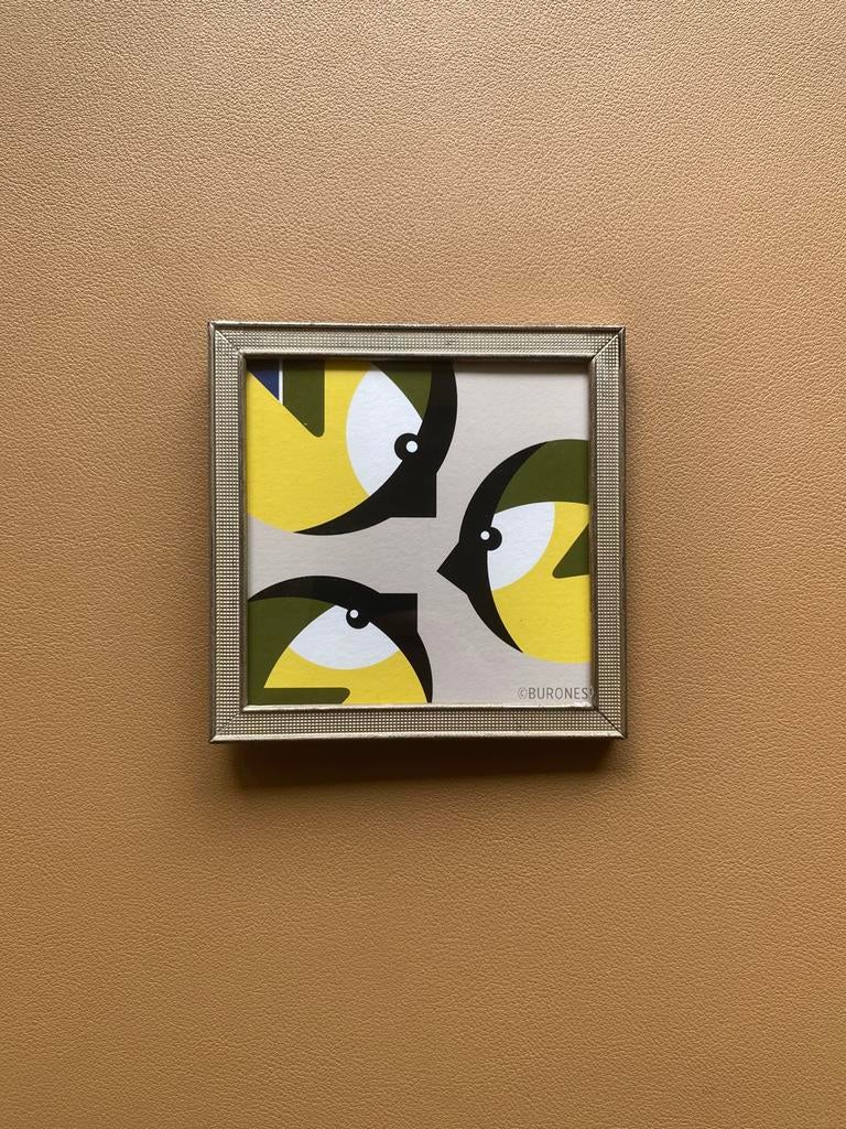 Koolmezen illustratie in vintage lijstje met bolglas, Minder dan 50 cm, Oorspronkelijke maker, Ophalen of Verzenden, Zo goed als nieuw