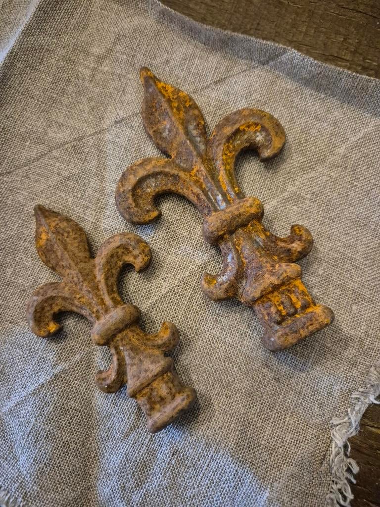 Twee ijzeren brocante ornamenten, roestbruin, Antiek en Kunst, Ophalen of Verzenden