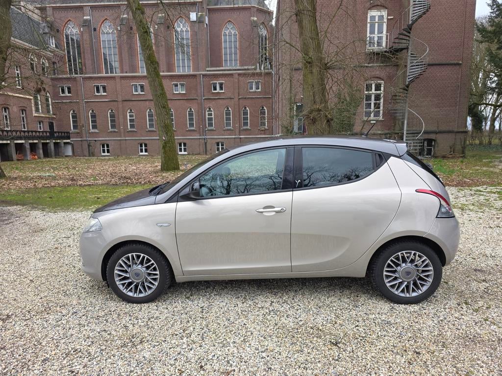 Lancia Ypsilon 0.9 Twinair 85PK Start&stop 2012 Bicolore, Auto's, Lancia, Voorwielaandrijving, Beige, Origineel Nederlands, Handgeschakeld