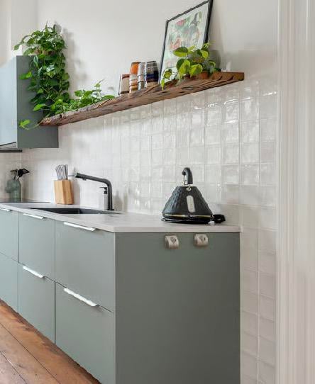 Robuste 180 cm spoorbiels plank inclusief spotjes., Ophalen of Verzenden, Zo goed als nieuw