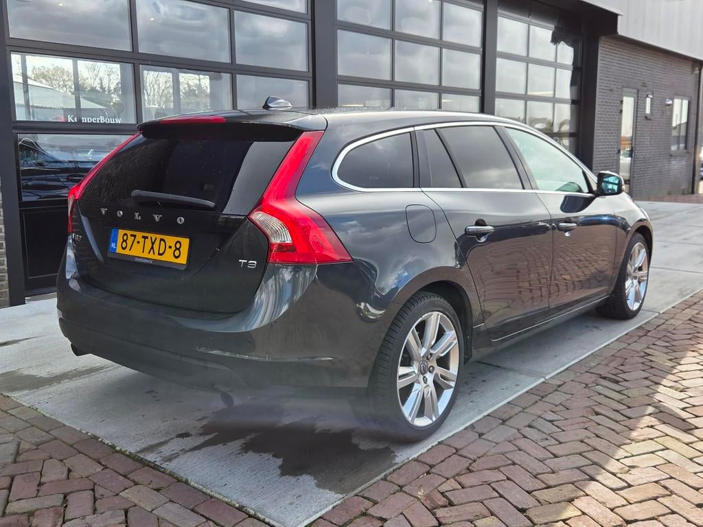 Volvo V60 1.6 T3 Momentum | Handel / Export | Clima | Cruise, Voorwielaandrijving, Stof, Gebruikt, 4 cilinders