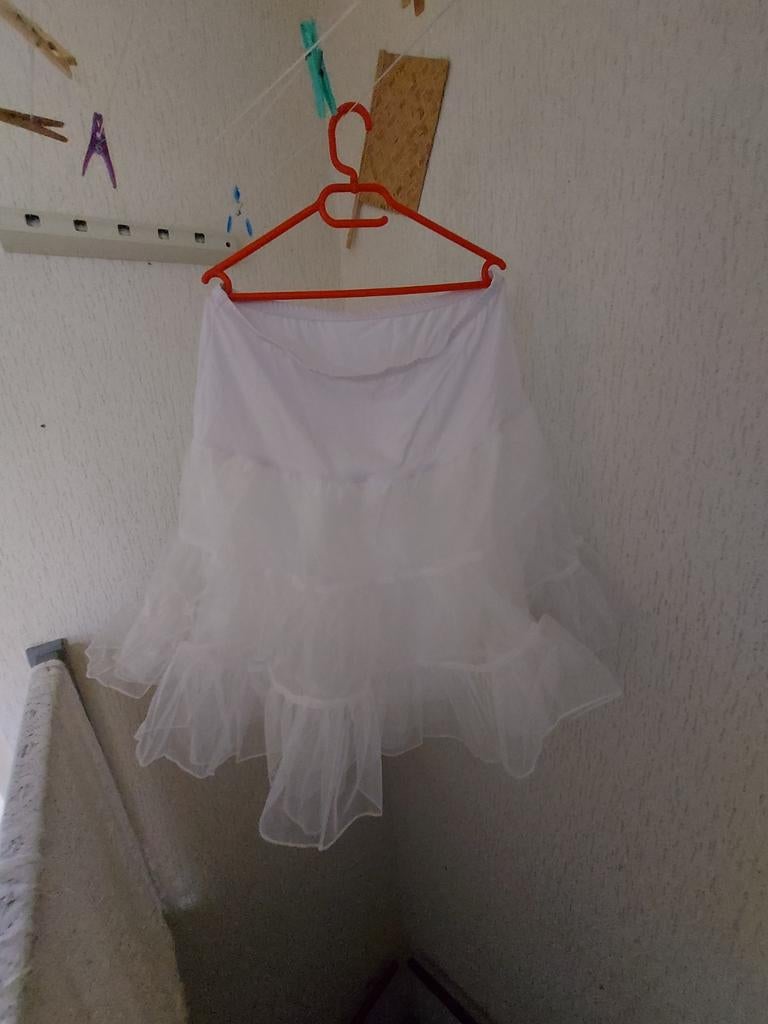 Witte petticoat, Verzenden