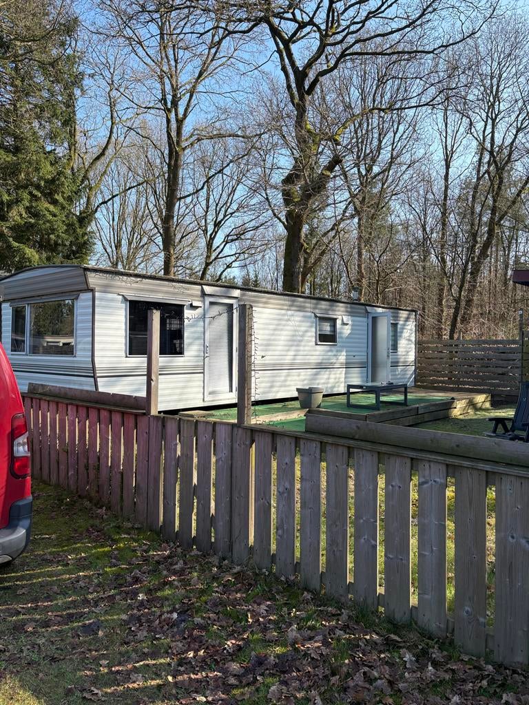 Gerenoveerde stacaravan met palletkachel, 2 slaapkamers, Caravans en Kamperen, Tot en met 4