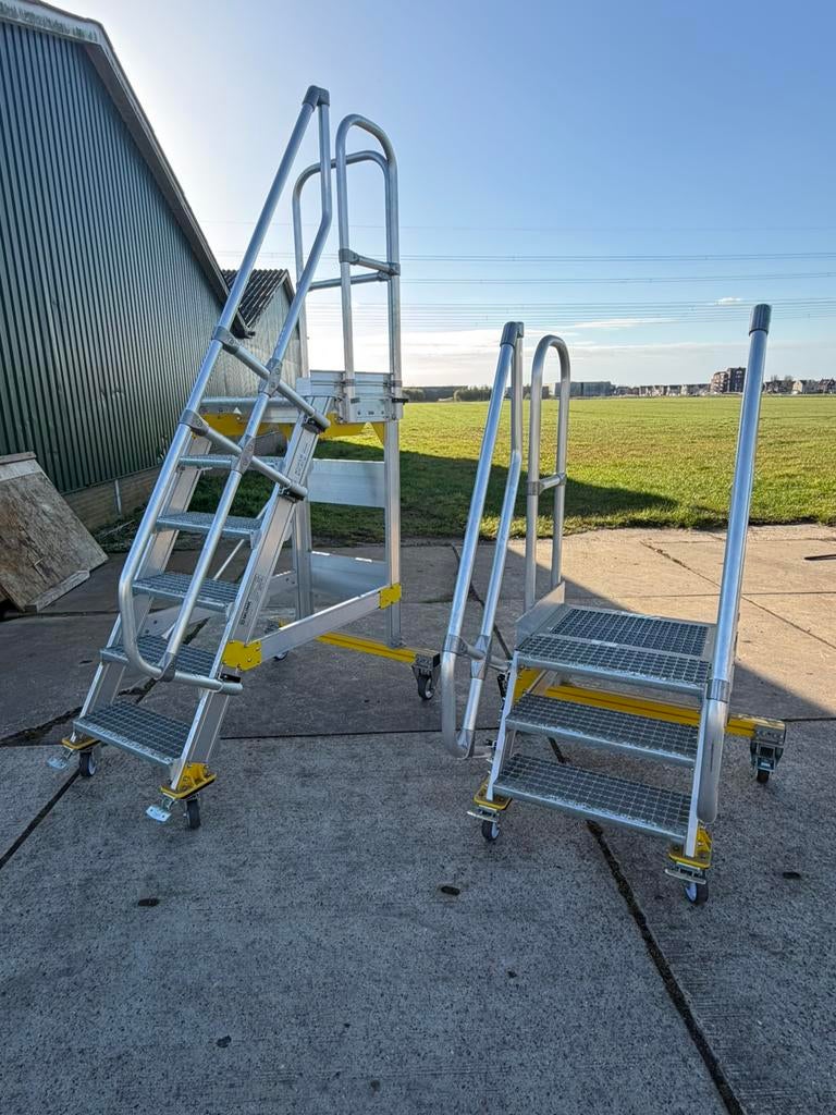 Verrijdbare trappen met bordes, Ophalen, Zo goed als nieuw, Overige typen, Minder dan 2 meter