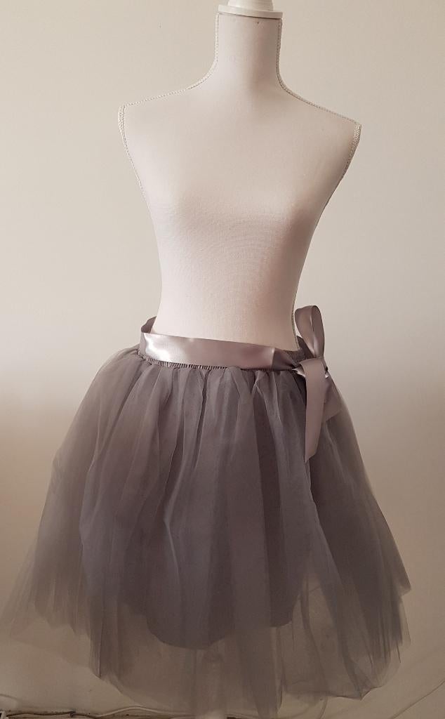 Nieuw kleur grijs petticoat/ tutu / tule, 6 lagen + onderrok, Ophalen of Verzenden, Nieuw, Grijs, Boven de knie