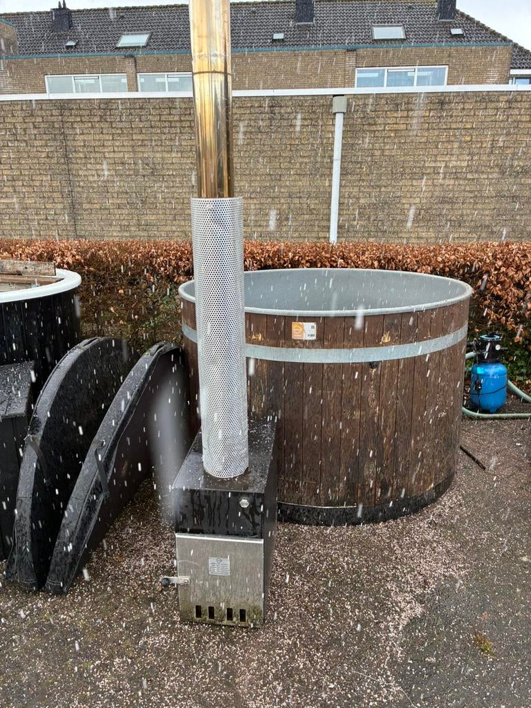 2e hands gebruikte kirami hottub - zie website gebruikt hout, Ophalen, 7921AE, Fast Fair b.v., Zo goed als nieuw