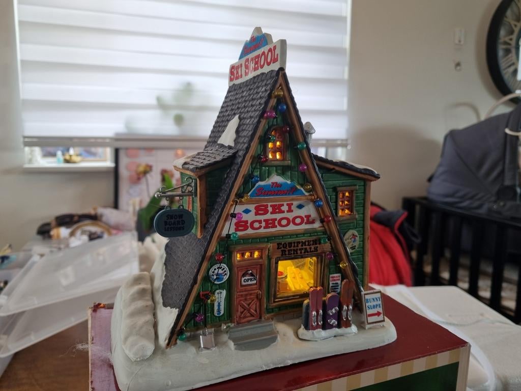 Lemax Ski school, Ophalen