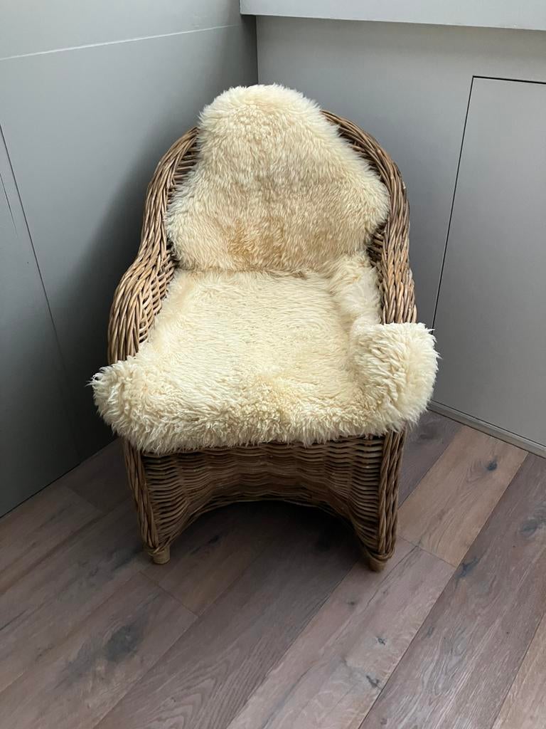 Rieten stoel met schapenvacht, Ophalen, Gebruikt