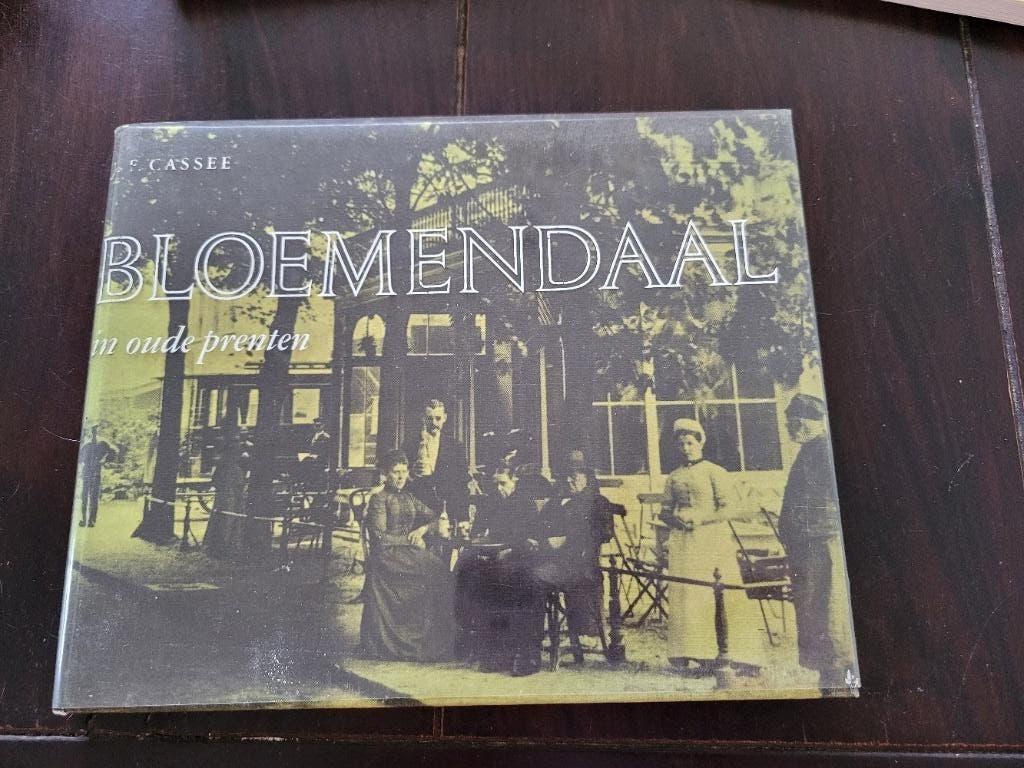 Bloemendaal in oude prenten (1900-1940) door J.F. Cassee, Boeken, J.F. Cassee, Ophalen of Verzenden, 20e eeuw of later, Gelezen