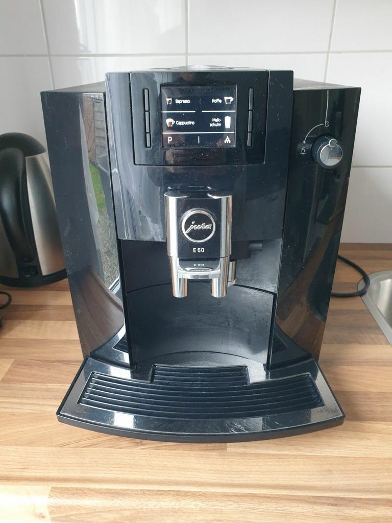 Jura E60, Koffiemachine, Ophalen of Verzenden, Zo goed als nieuw, 4 tot 10 kopjes