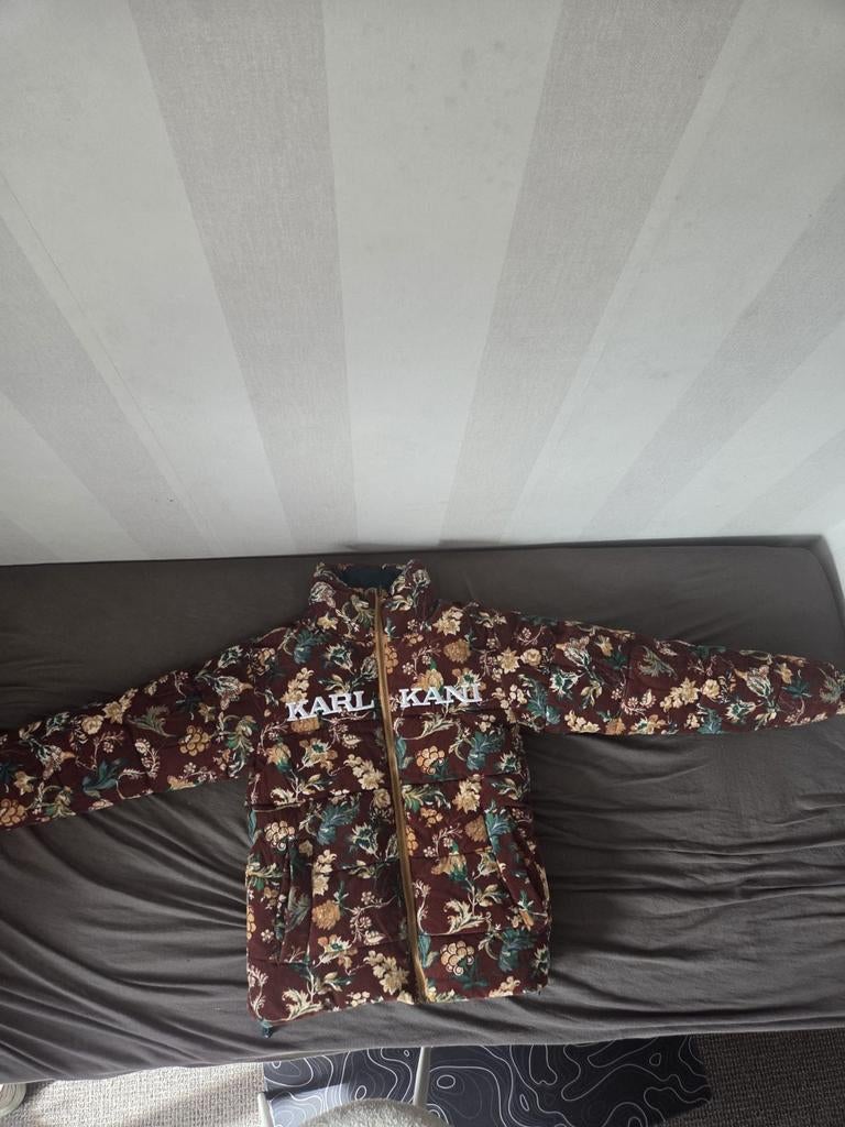 Karl Kani Pufferjack met bloemenprint - Maat L, Maat 52/54 (L), Bruin, Ophalen of Verzenden, Zo goed als nieuw
