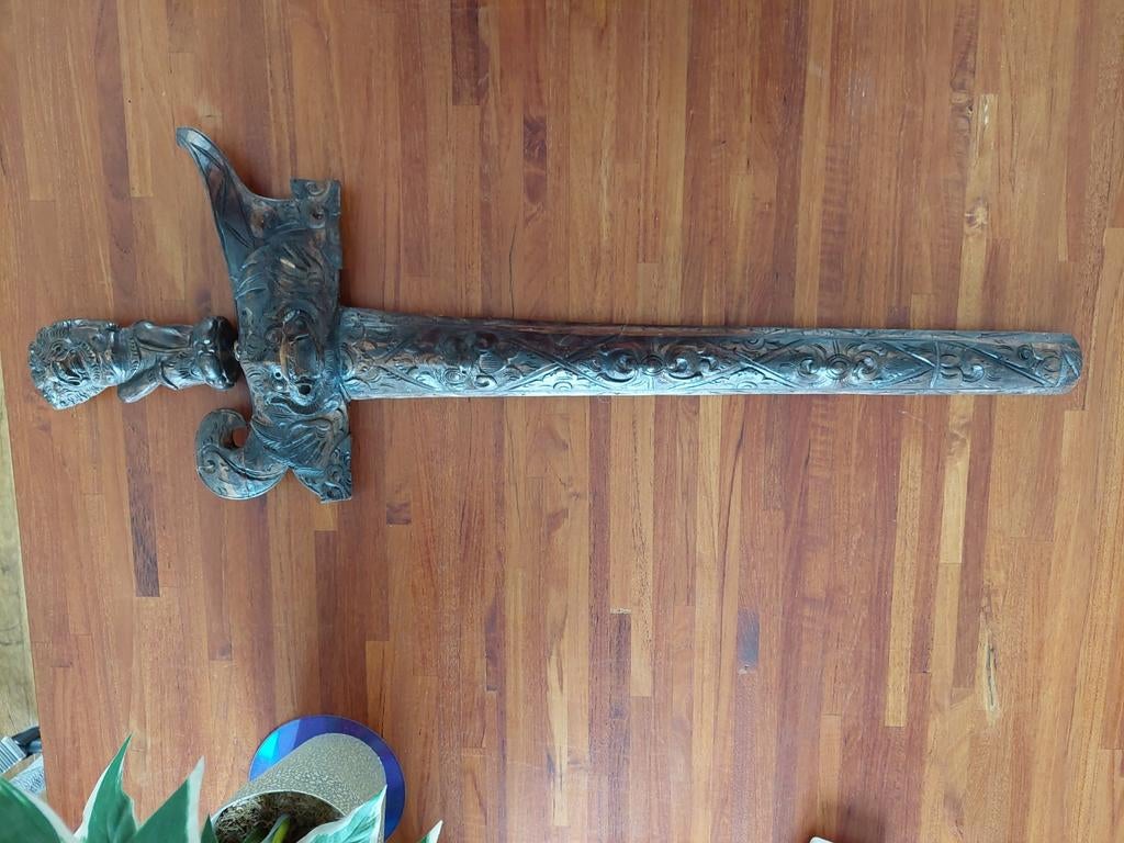 Antieke Indonesische Kris met gedetailleerd houtsnijwerk, Antiek en Kunst, Ophalen