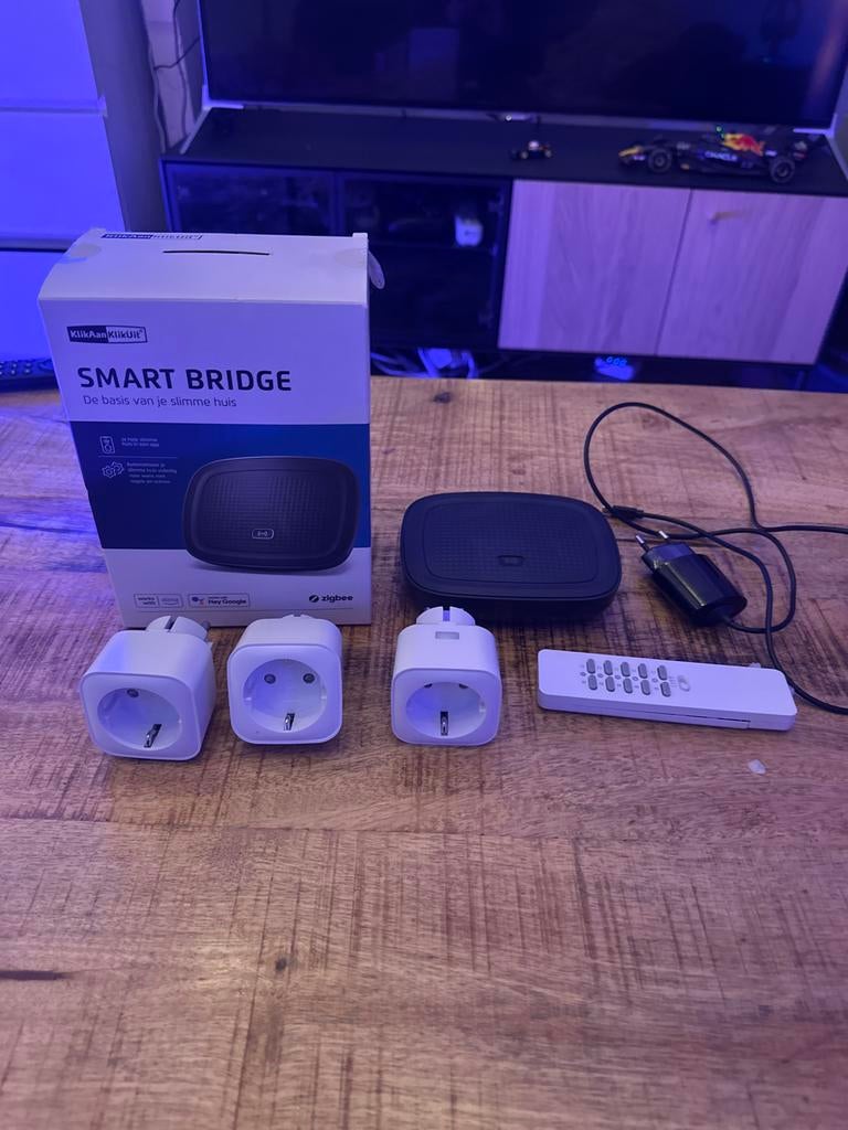 KlikAanKlikUit Smart Bridge Starterset met 3 Smart Plugs, Ophalen, Zo goed als nieuw