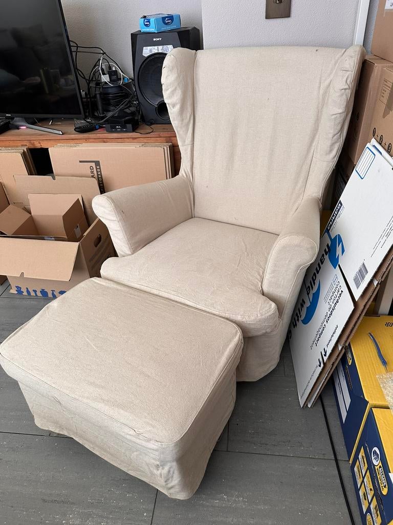 IKEA Oorstoel Strandmön met bijbehorende voetenbank, Huis en Inrichting, Ophalen, Gebruikt, Stof, 75 tot 100 cm