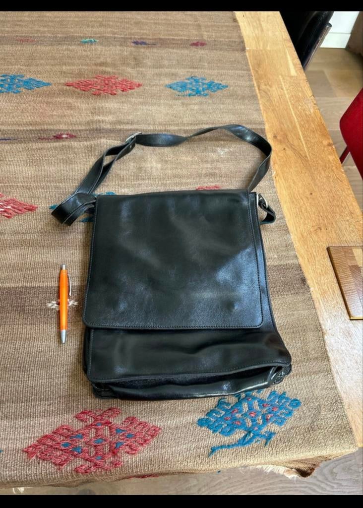 Zwarte schoudertas met meerdere vakken, Sieraden, Tassen en Uiterlijk, Ophalen of Verzenden, Zo goed als nieuw, Zwart, Overige merken