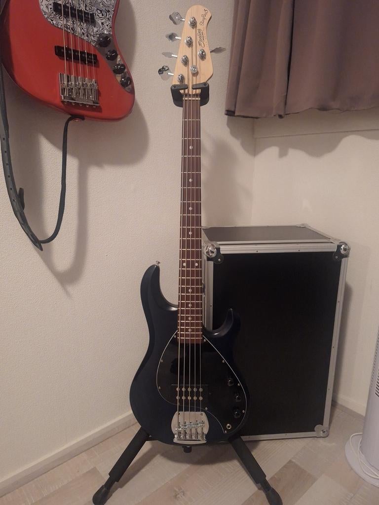Sterling Stingray5 basgitaar - Zo goed als nieuw, Muziek en Instrumenten, Snaarinstrumenten | Gitaren | Bas, Ophalen of Verzenden
