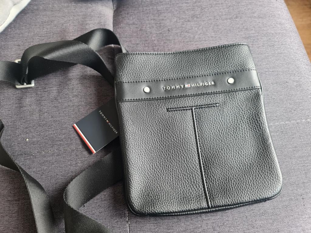 Nieuwe Schoudertas Tommy Hilfinger Luxury, Ophalen of Verzenden, Nieuw, Zwart