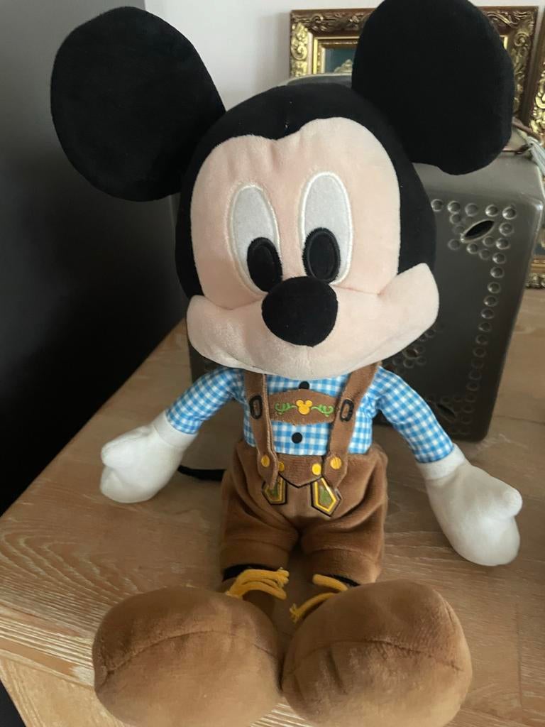 Mickey Mouse knuffel in traditionele duitse kleding, Gebruikt, Disney, Overige typen, Ophalen of Verzenden