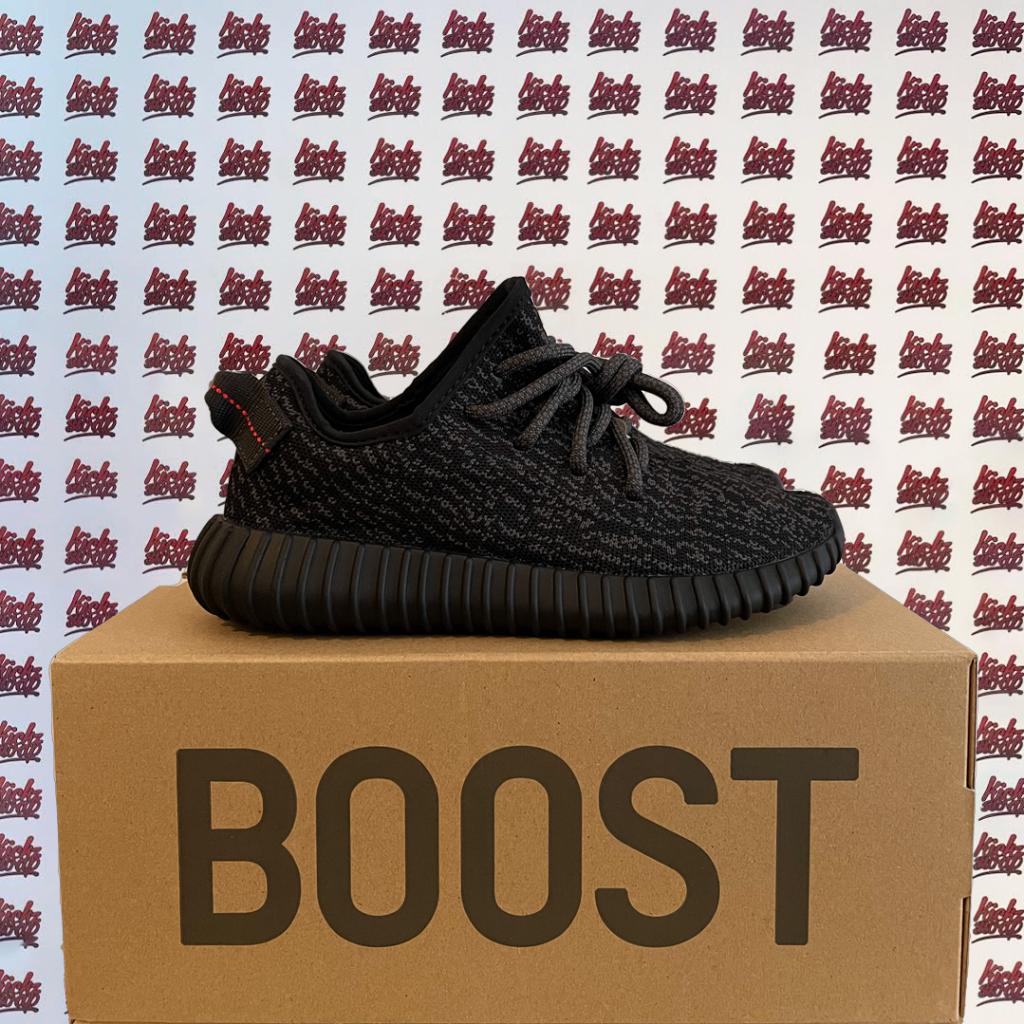 Adidas Yeezy Boost 350 V2 Pirate Black | EU 36, Kleding | Heren, Schoenen, Zwart, Nieuw, Ophalen of Verzenden, Sneakers of Gympen