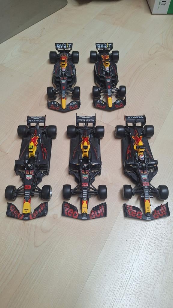 5x Bburago Red Bull raceauto's Max Verstappen, Ophalen of Verzenden, Zo goed als nieuw, Auto, Bburago