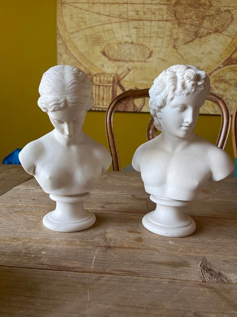 Twee biscuit porselein bustes Griekse stijl, Ophalen, Buste, 20 - 50 cm, Wit