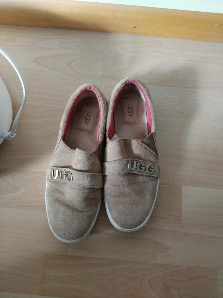 UGG instappers, Ophalen of Verzenden, Beige, Instappers
