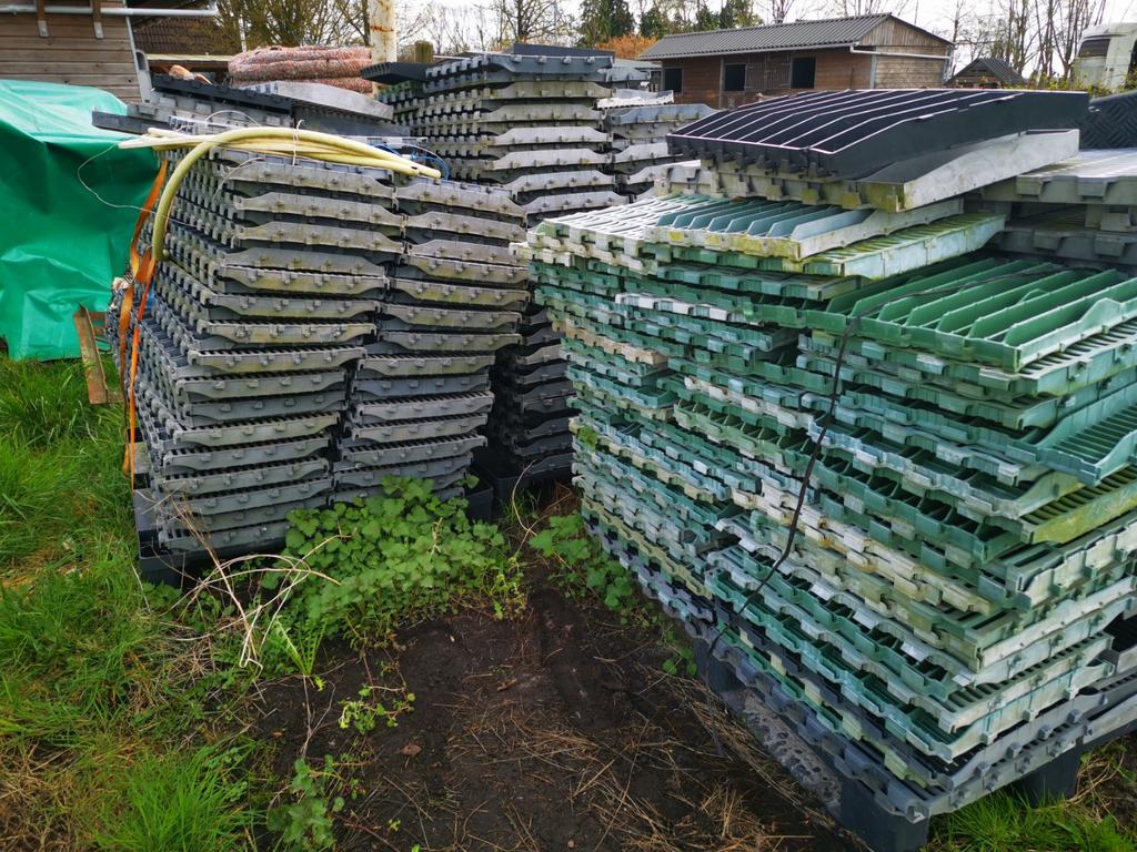 Varkensroosters, grasroosters, grastegels, paddock platen