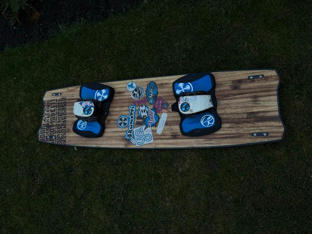 Brunotti Youri Zoon Pro Twintip Kiteboard 130x39 (2011), Watersport en Boten, Kitesurfen, Twintip, Ophalen of Verzenden, Gebruikt