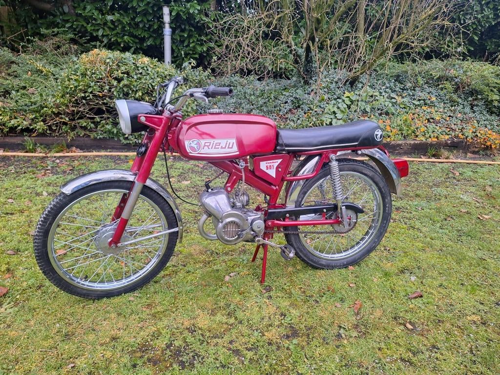 Rieju confort 501. 1976 oldtimer brommer, Fietsen en Brommers, Brommers | Oldtimers, Maximaal 45 km/u, 50 cc, 3 versnellingen