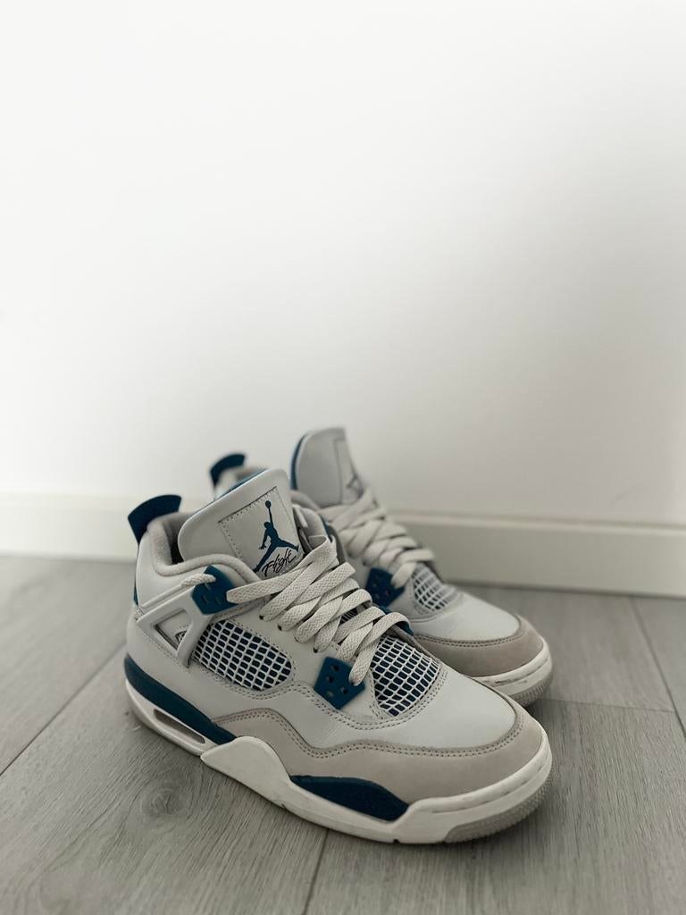 Jordan 4 military blue, Blauw, Ophalen of Verzenden, Sneakers of Gympen, Zo goed als nieuw