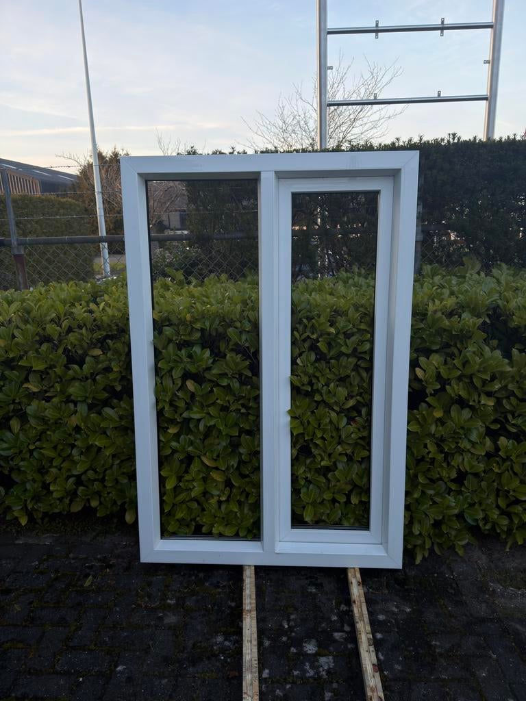 Kunststof kozijn met draaikiep raam 169,6x112,1x9,3, Doe-het-zelf en Verbouw, 75 tot 150 cm, Kunststof, Raamkozijn, Ophalen of Verzenden