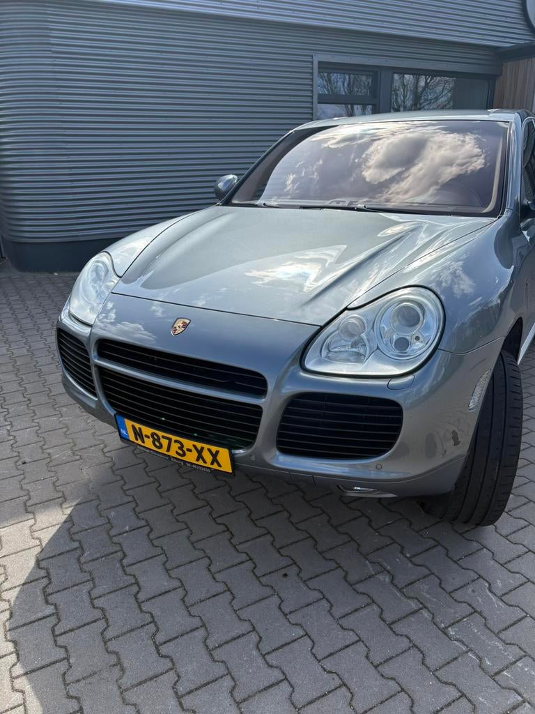 Porsche cayenne turbo 2003, 6 km/l, 2485 kg, 450 pk, 3500 kg