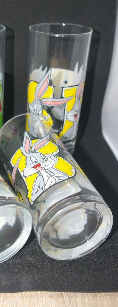 Twee glazen Bugs bunny, en Glas van PENOTTI Looney Tunes., Verzamelen, Stripfiguren, Ophalen of Verzenden, Looney Tunes, Zo goed als nieuw