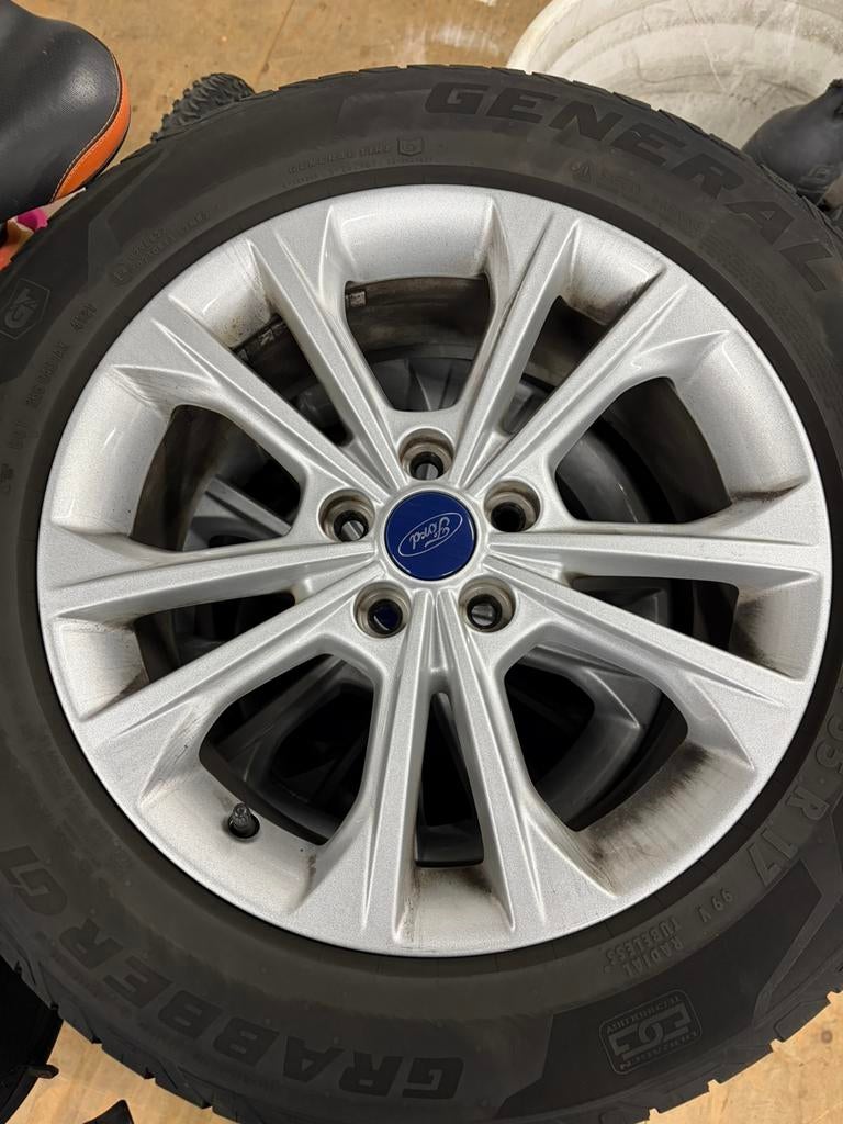 2 sets nette Ford kuga velgen met banden, Auto-onderdelen, Banden en Velgen, Ophalen, 17 inch, 235 mm, Zomerbanden