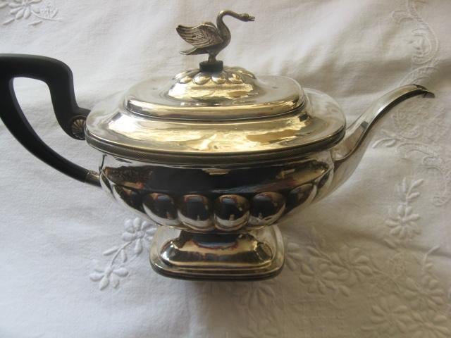 Zilveren theepot met zwaan., Verzenden