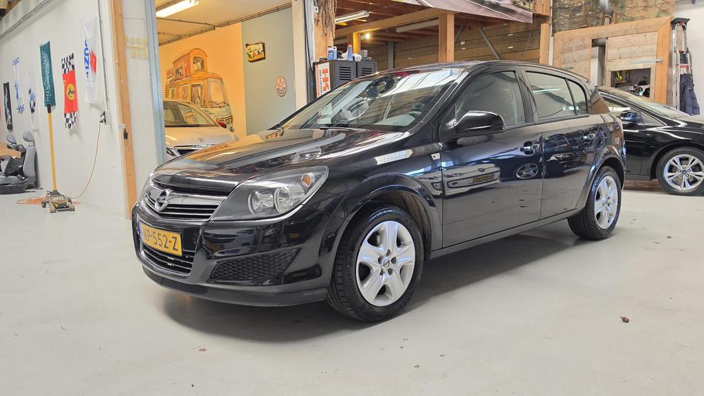 Opel Astra 1.6 Edition Clima, Cruisecontrole, Lage kilometer, Voorwielaandrijving, Stof, Gebruikt, Zwart