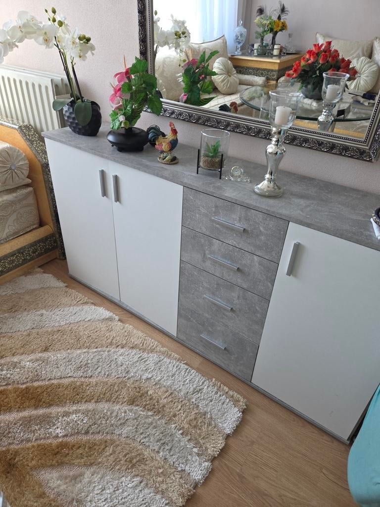 Mooie en nette dressoir, Ophalen of Verzenden, Zo goed als nieuw, 25 tot 50 cm