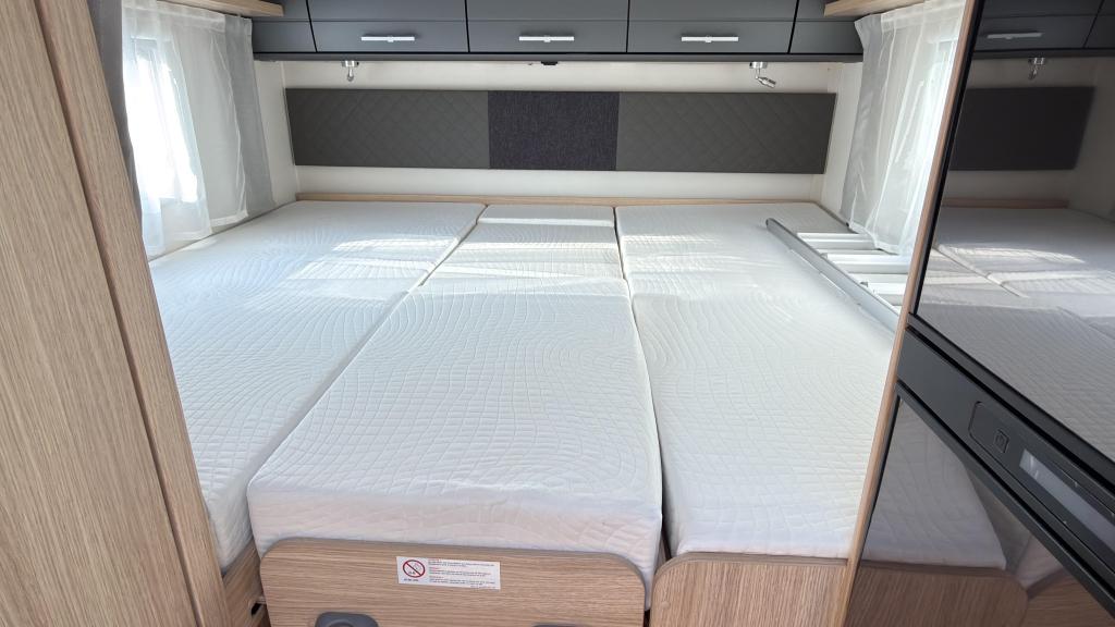 Nieuwstaat met 22dkm en Enkele bedden De Sunlight T67 '2020, Caravans en Kamperen, Campers, Chemisch toilet, Sunlight, Ringverwarming